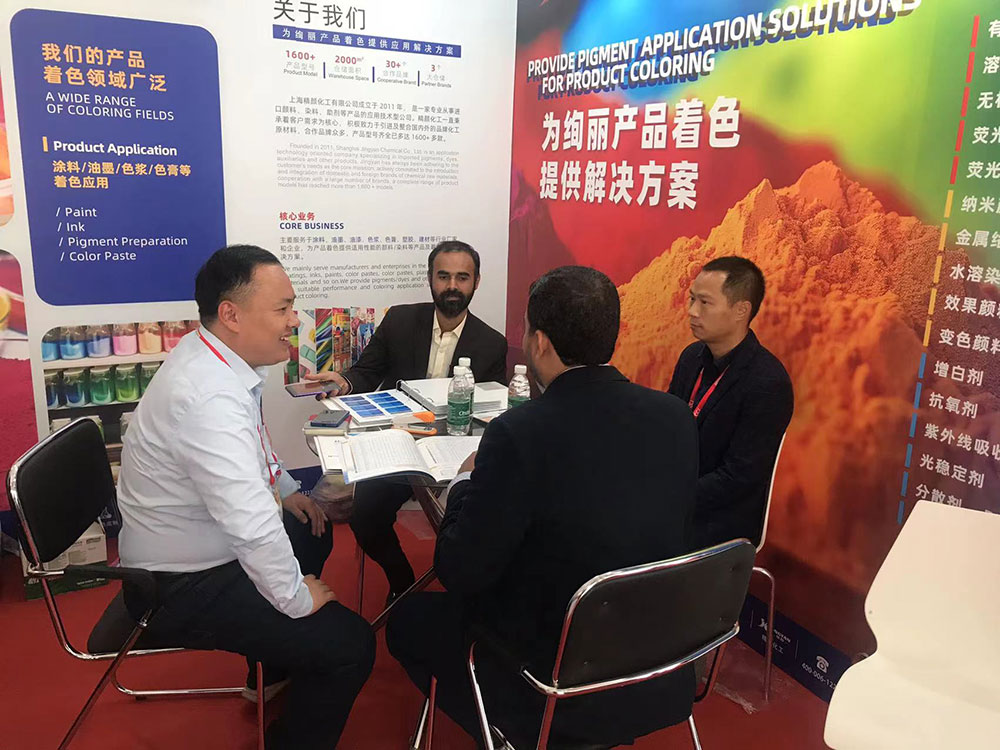 與海外客戶洽談合作機會