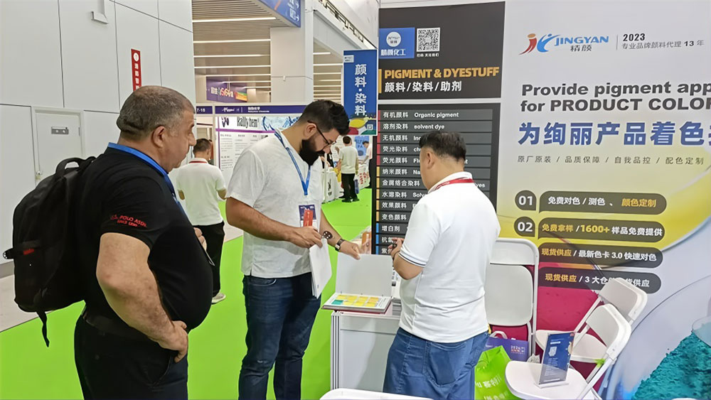 與國(guó)外客戶交流中