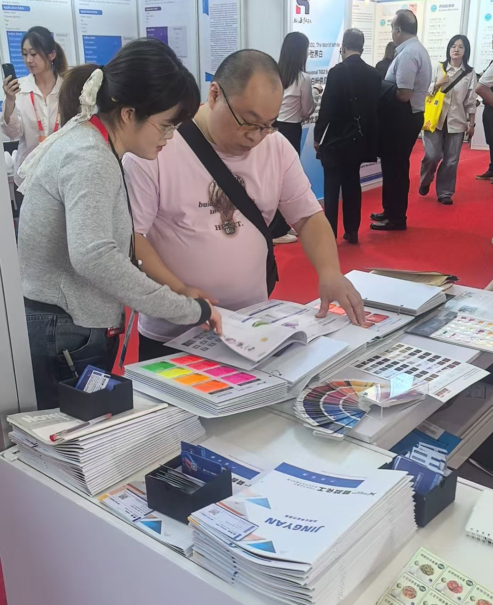 給客戶介紹我們的熱至變色顏料產(chǎn)品